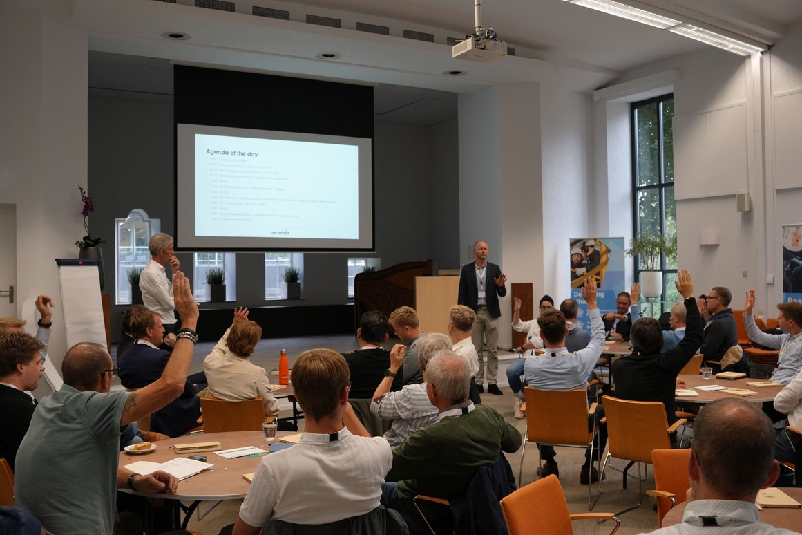 Daan presenting at conference